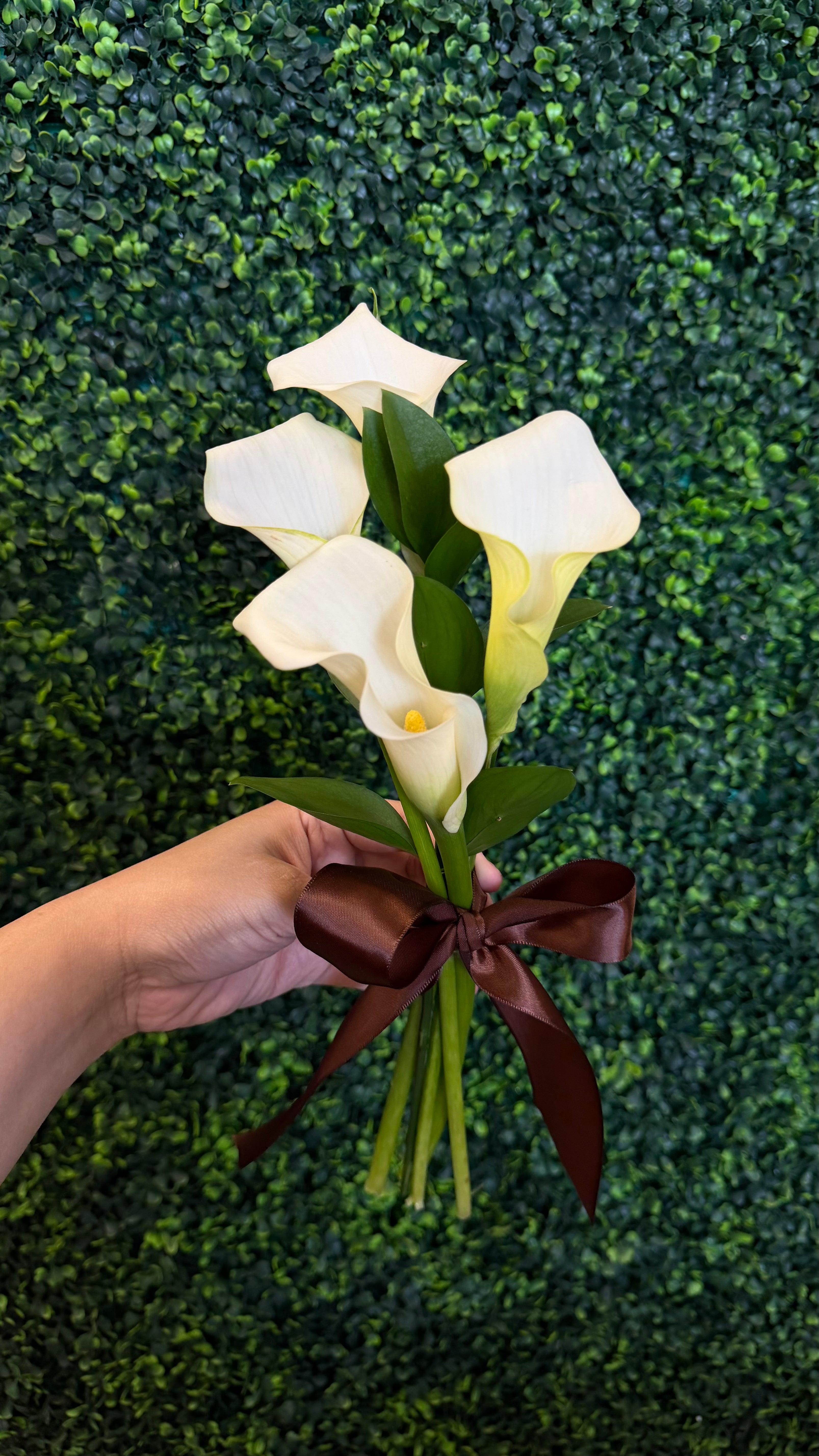 calla lily single flower bouquet 4 mini Calla lily Bouquet – flower arrangement | Las Vegas, NV