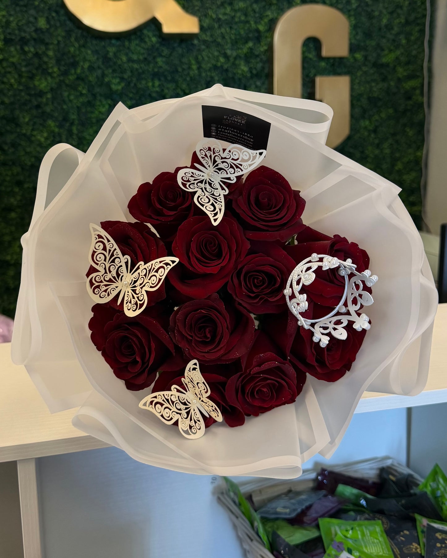 12 Rose Angelic Bouquet